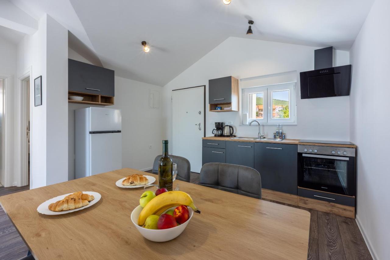 סלצה Luxury Apartments Lovorka 3 & 4***/**** מראה חיצוני תמונה